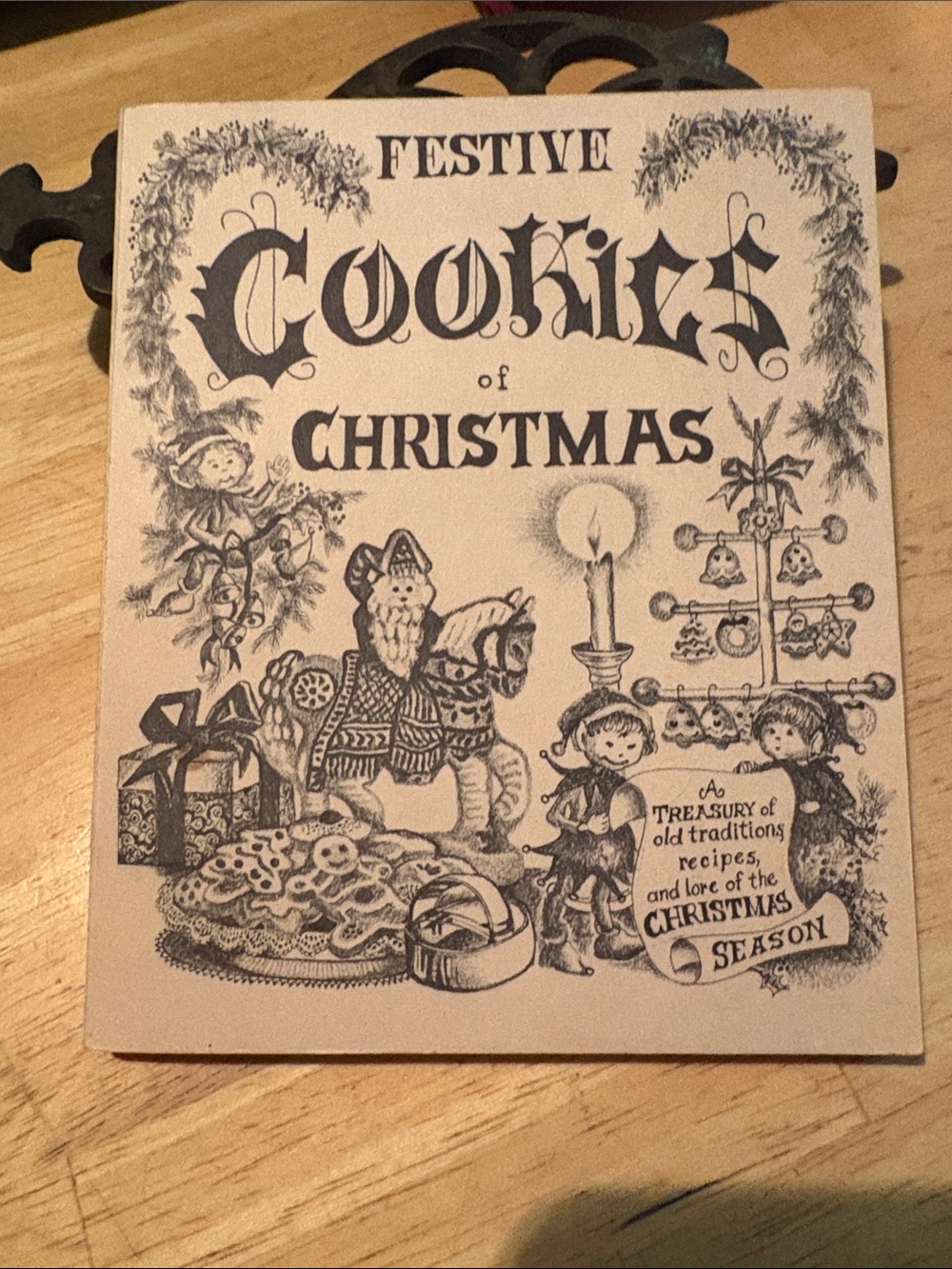 VINTAGE Festive Cookies of Christmas by Norma Jost Voth - True 1st Print 1982